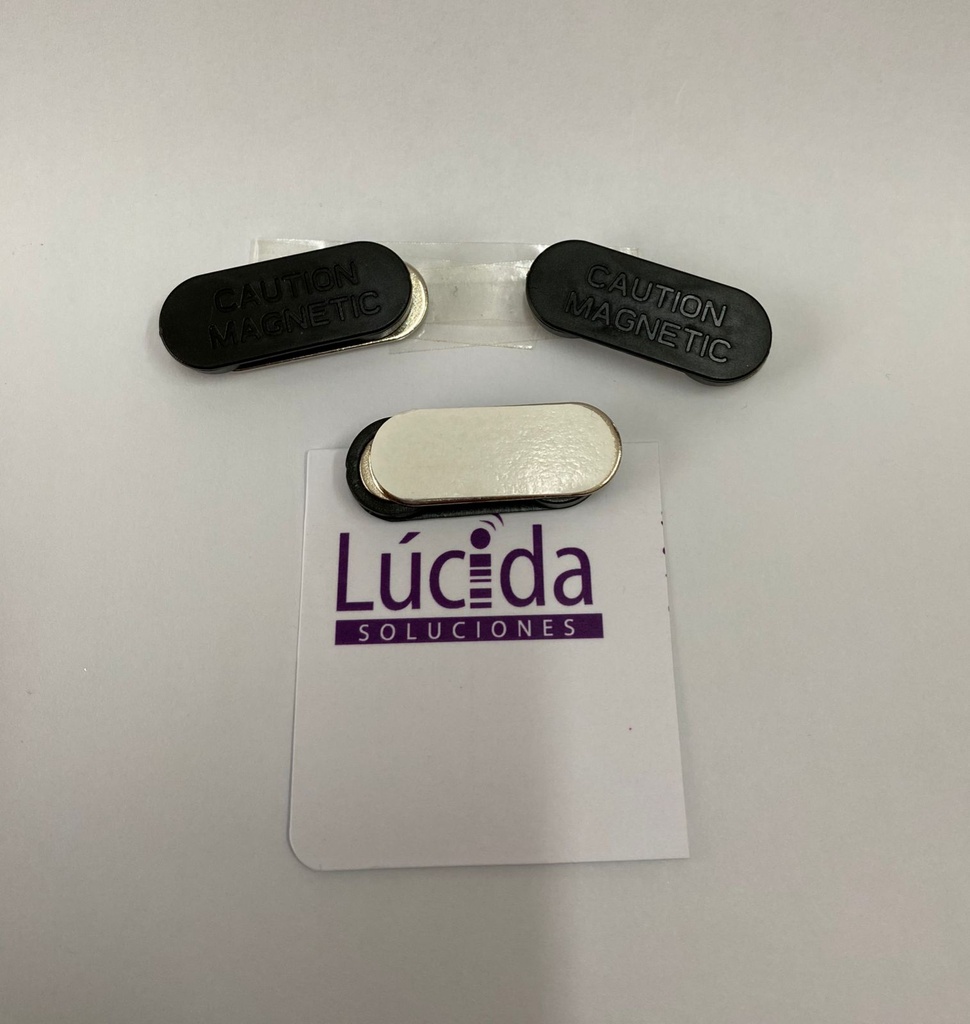 PORTAGAFETE MAGNÉTICO 33 X12 X 4.5 MM. 2IMANES. INCLUYE BASE CON ADHESIVO Y CONTRA CON IMÁN.