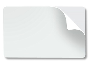 TARJETA PVC ZEBRA PREMIER, COLOR BLANCO, GROSOR 10 MIL. CON ADHESIVO. 1 PIEZA. MARCA ZEBRA TECHNOLOGIES.